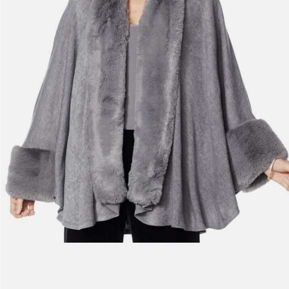 Heidi Daus Faux Fur Cloak Cape Wrap Batwing Sweater Shawl - Picture 11 of 11